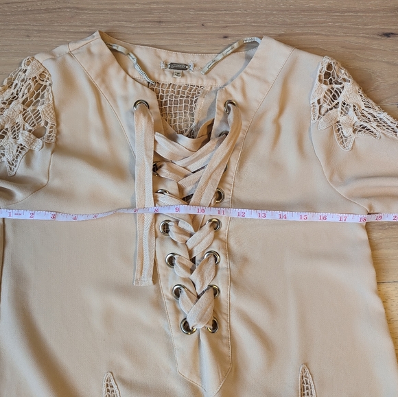 Gimmicks Boho Lace-up Shirt - Picture 5 of 7